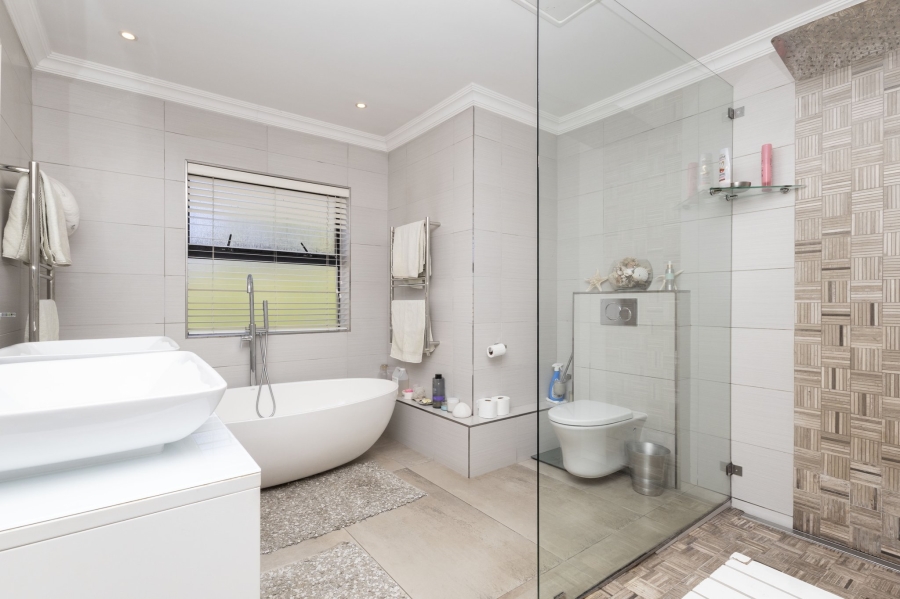 To Let 4 Bedroom Property for Rent in Big Bay Western Cape